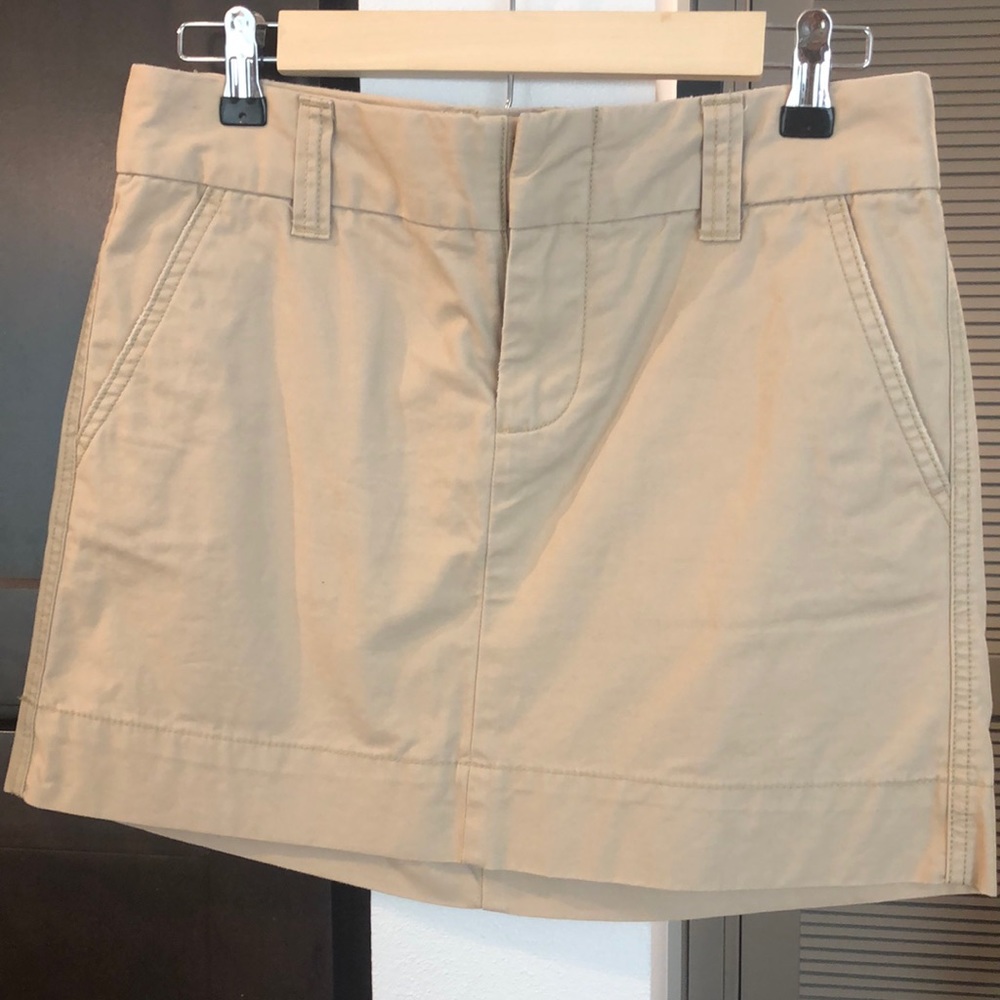 Gap women’s khaki chino skirt size 2